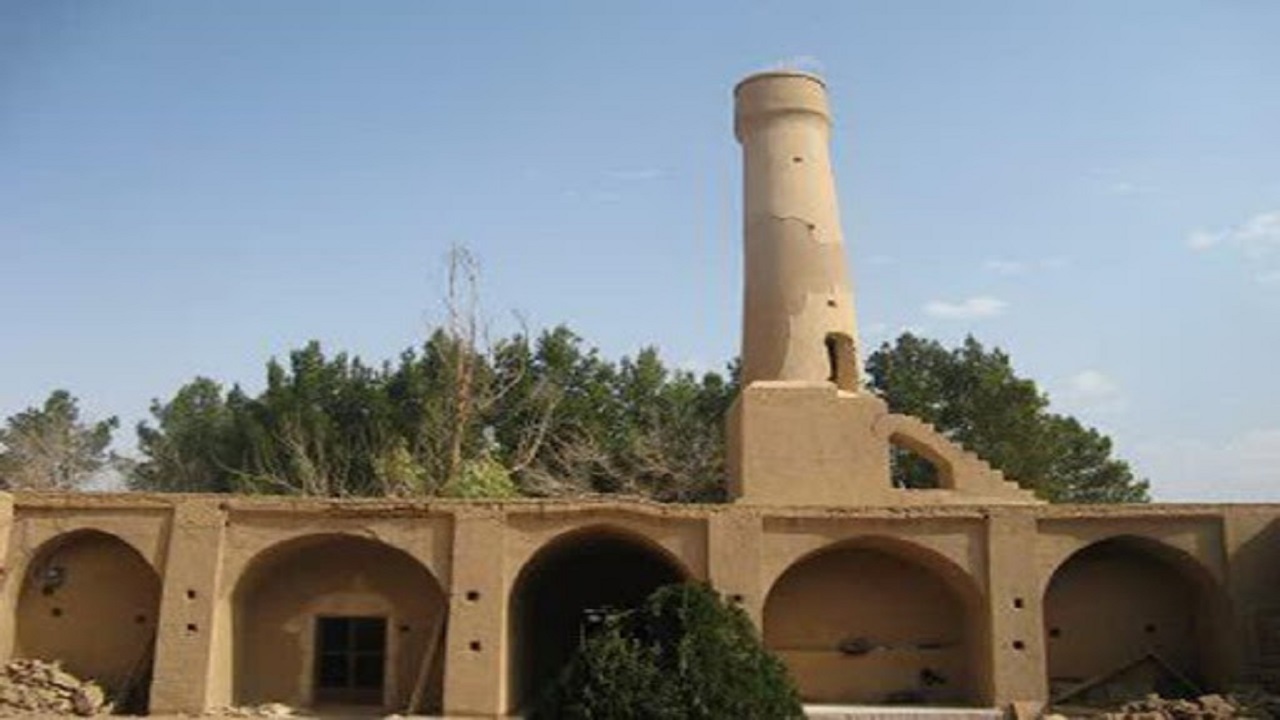 آغاز مرمت مسجد تک مناره روستای عزآباد اشکذر