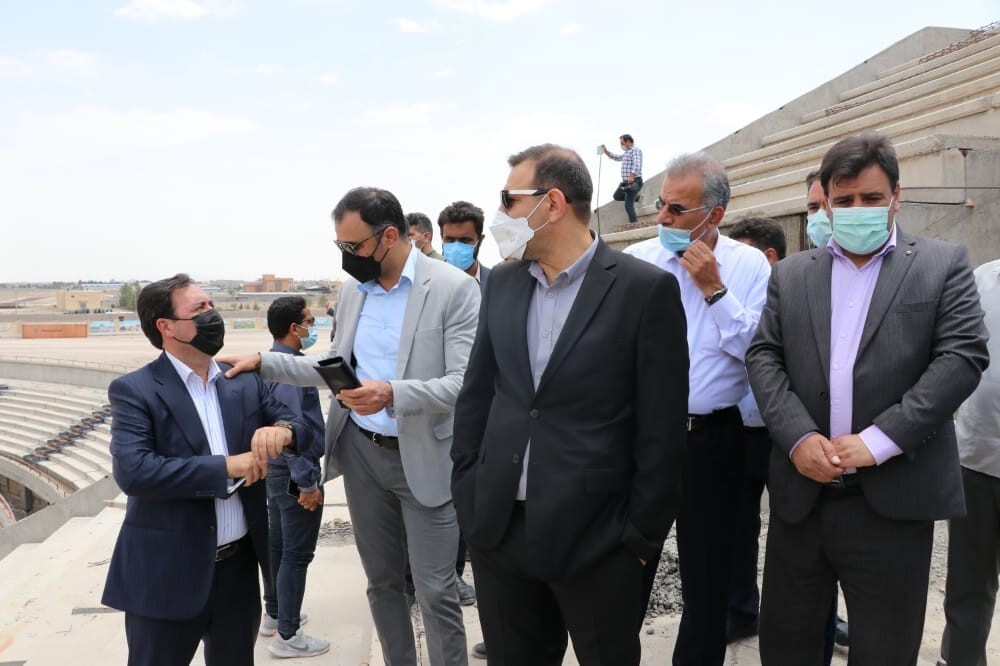 بازدید عزیزی&zwnj;خادم از مجموعه ورزشی در حال ساخت مس شهربابک
