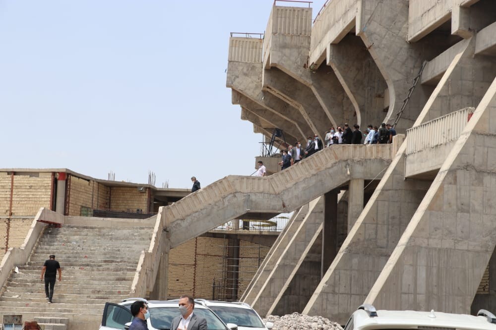 بازدید عزیزی&zwnj;خادم از مجموعه ورزشی در حال ساخت مس شهربابک