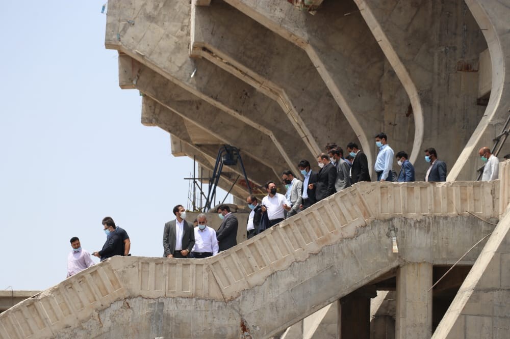 بازدید عزیزی&zwnj;خادم از مجموعه ورزشی در حال ساخت مس شهربابک