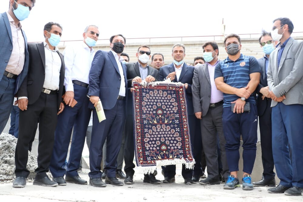 بازدید عزیزی&zwnj;خادم از مجموعه ورزشی در حال ساخت مس شهربابک