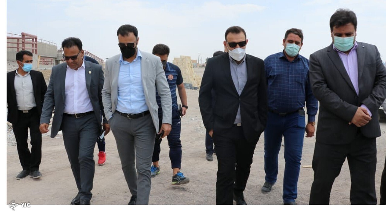 بازدید عزیزی‌خادم از مجموعه ورزشی در حال ساخت مس شهربابک