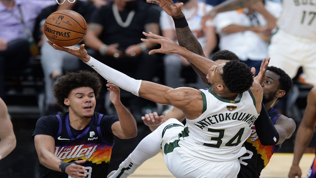 پلی آف لیگ بسکتبال NBA / درخشش "یانیس" هم میلواکی را از شکست نجات نداد
