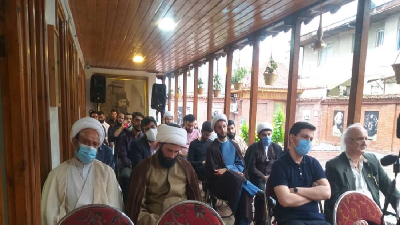 کارگاه نغمه سرایی آئینی در خانه میرزا کوچک خان