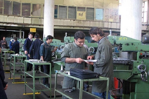 ایجاد اشتغال نیازمند حرکت به سمت آموزش&zwnj;های مهارتی است/ لزوم توجه دولت سیزدهم به مهارتی شدن دانشگاه&zwnj;ها