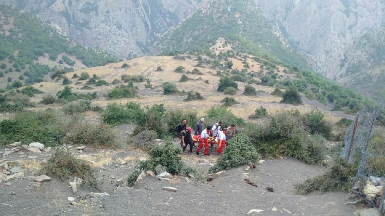 نجات معجزه‌آسای ۲ جوان پس از سقوط هولناک