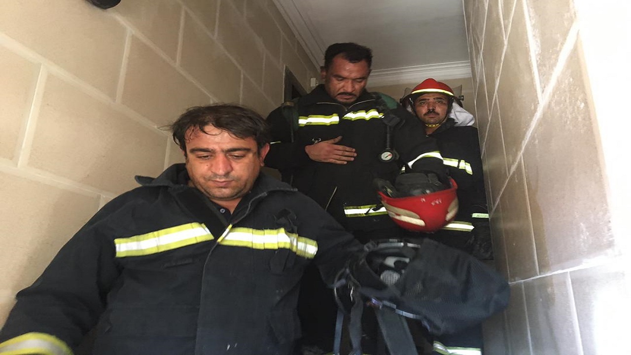 آتش سوزی یک منزل مسکونی  در خرمشهر/ نجات یک شهروند گرفتار در دود