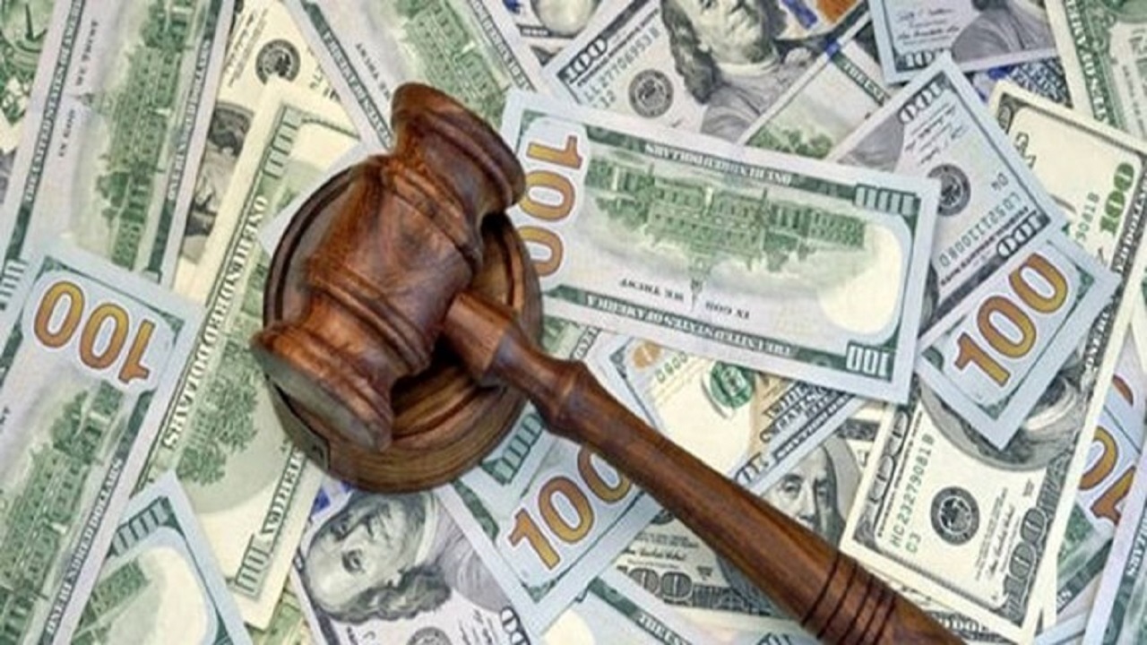 توقیف تاکسی حامل  ارز قاچاق در قم