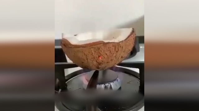 ترفندی بسیار جالب برای جدا کردن پوست نارگیل + فیلم