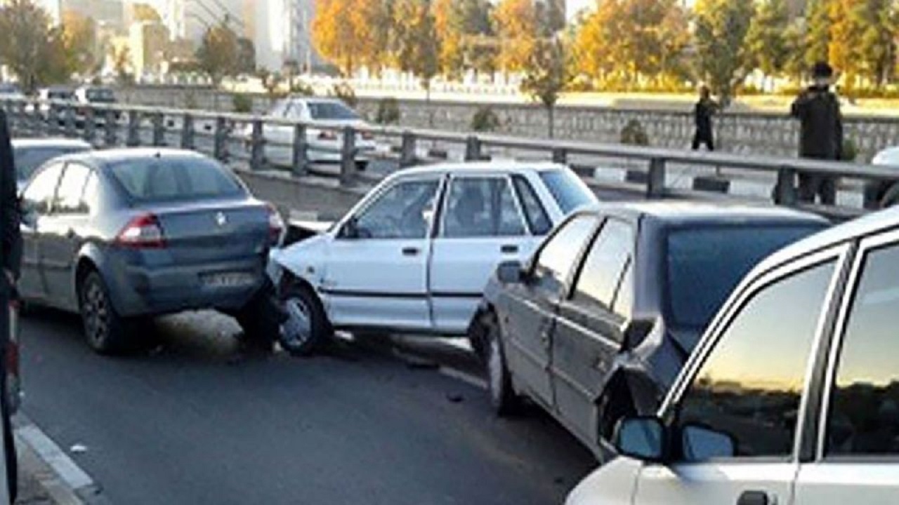برخورد یک دستگاه خاور با دو پراید در بزرگراه آزادگان