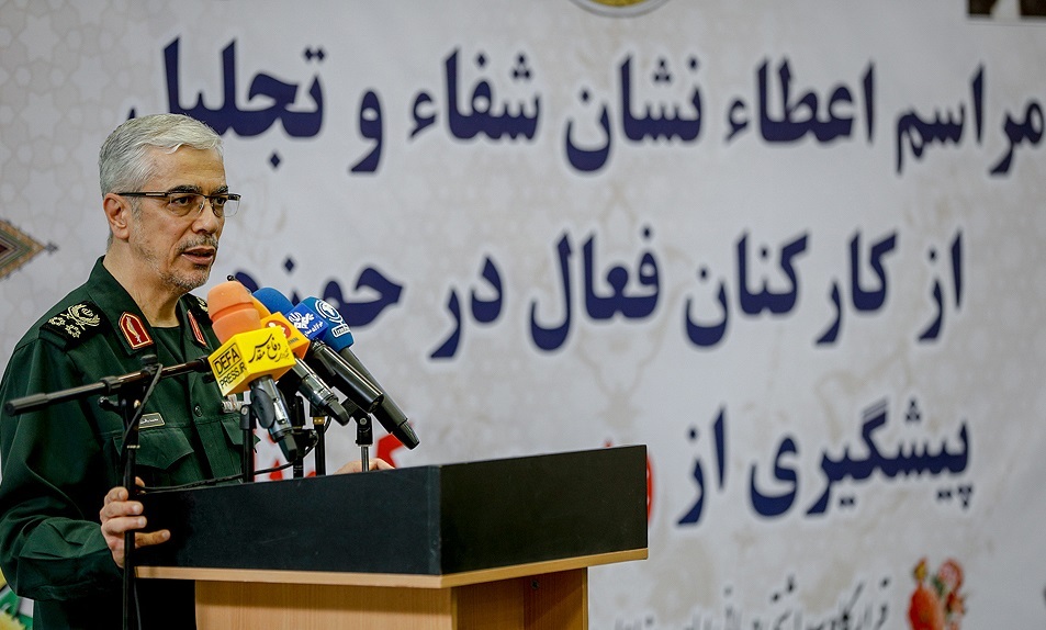 اعطای «نشان شفا» بیانگر رضایت فرمانده کل قوا از نیرو‌های مسلح است/ واکسن کرونای «میلاد» به‌زودی به مصرف عموم می‌رسد