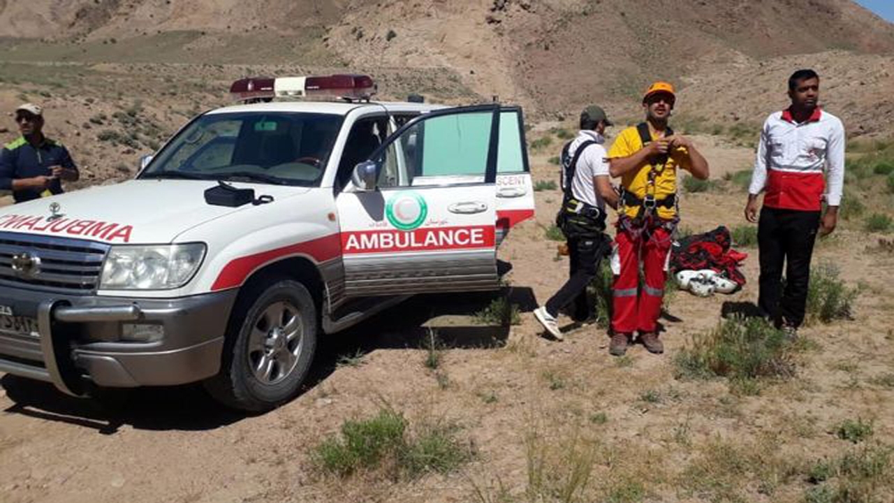 نجات ۲ فرد گرفتار در ارتفاعات حصار عیسی