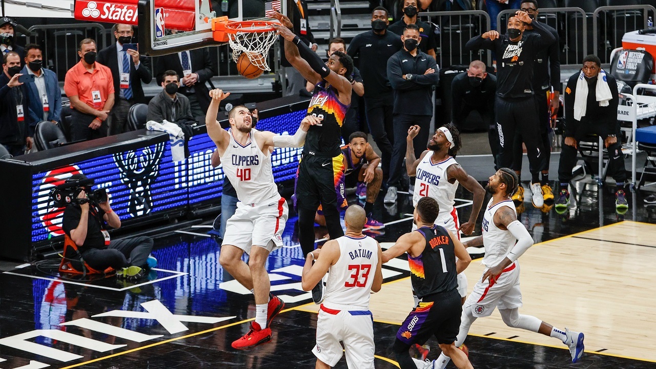 حرکت تماشایی فوق ستاره بسکتبال در NBA + فیلم