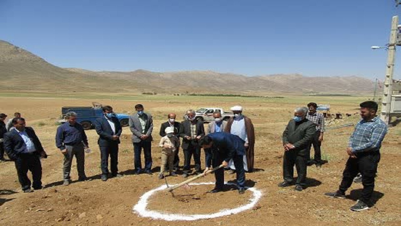 کلنگ زنی گلخانه سبزی و صیفی در بن