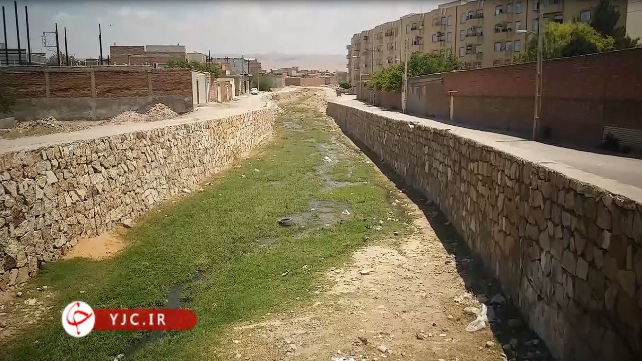تعلل در اجرای شبکه فاضلاب آذرشهر