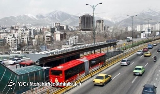 اتو فردا/ حال و هوای تهران در واپسین روزهای کاری مدیریت شهری/ وقتی مردم با کمبود اتوبوس دست و پنجه نرم میکنند اتو فردا/ حال و هوای تهران در واپسین روزهای کاری مدیریت شهری/ وقتی مردم با کمبود اتوبوس دست و پنجه نرم میکنند