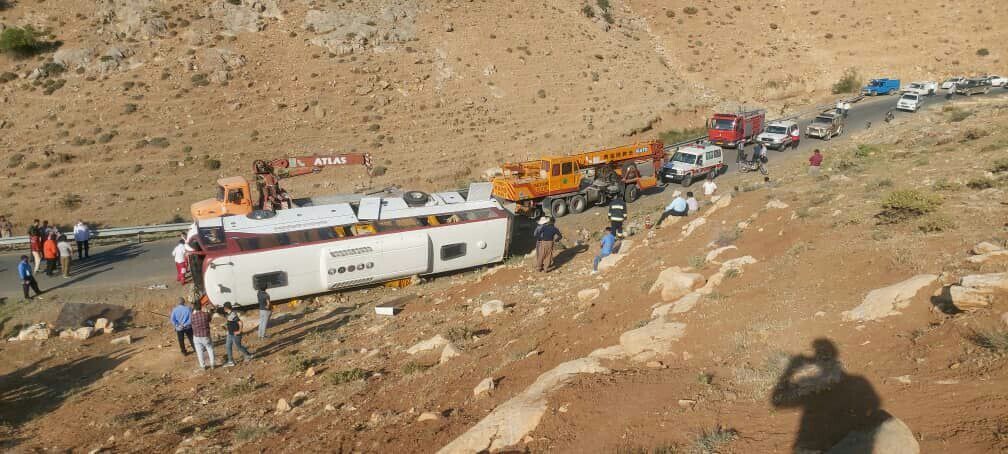 وقوع حادثه برای اتوبوس حامل خبرنگاران/۲۱ خبرنگار مصدوم و ۲ نفر جان باختند وقوع حادثه برای اتوبوس حامل خبرنگاران/۲۱ خبرنگار مصدوم و ۲ نفر جان باختند