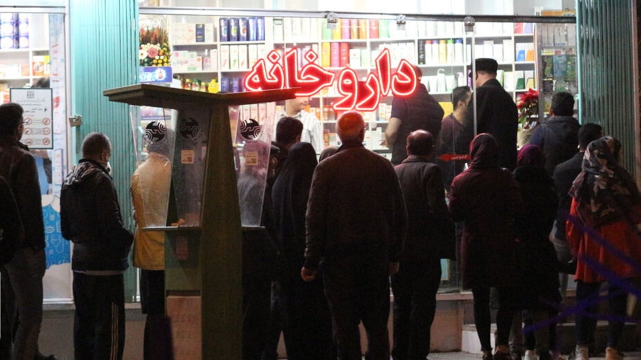 کمبود دارو در داروخانه ها و  سرگردانی مردم همدان