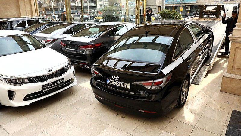 گزارش - خودرو&zwnj;های خارجی در تعقیب دلار؛ قیمت خودرو در بازار کشور متاثر از چیست؟