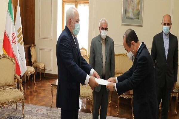سفیر جدید کره‌جنوبی رونوشت استوارنامه خود را تقدیم ظریف کرد