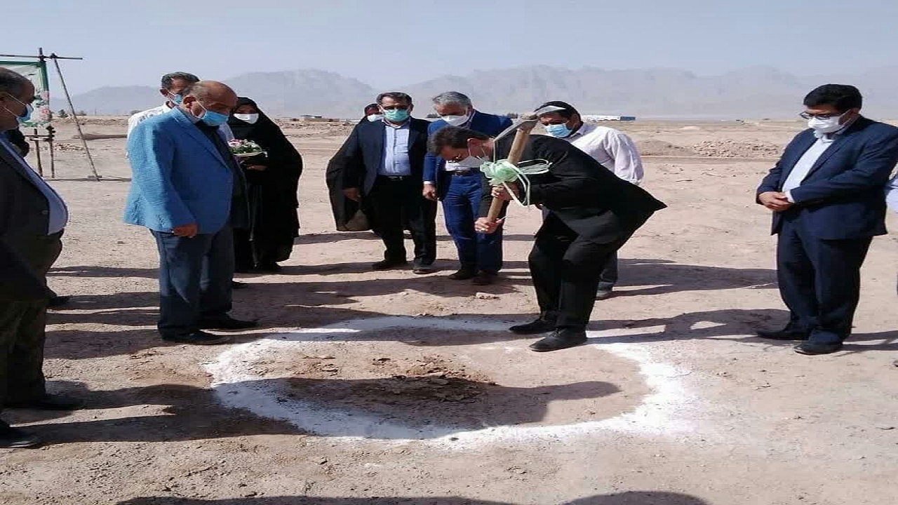 کلنگ زنی یک مدرسه در محله سید میرزای یزد