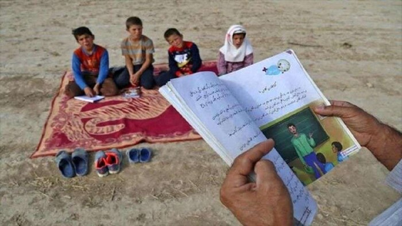 دانش آموزان مناطق محروم آموزش‌های تحصیلی می‌بینند