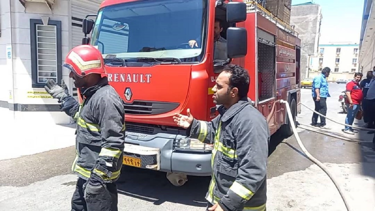 مهار آتش سوزی  مجتمع تجاری تفریحی مادر در دزفول