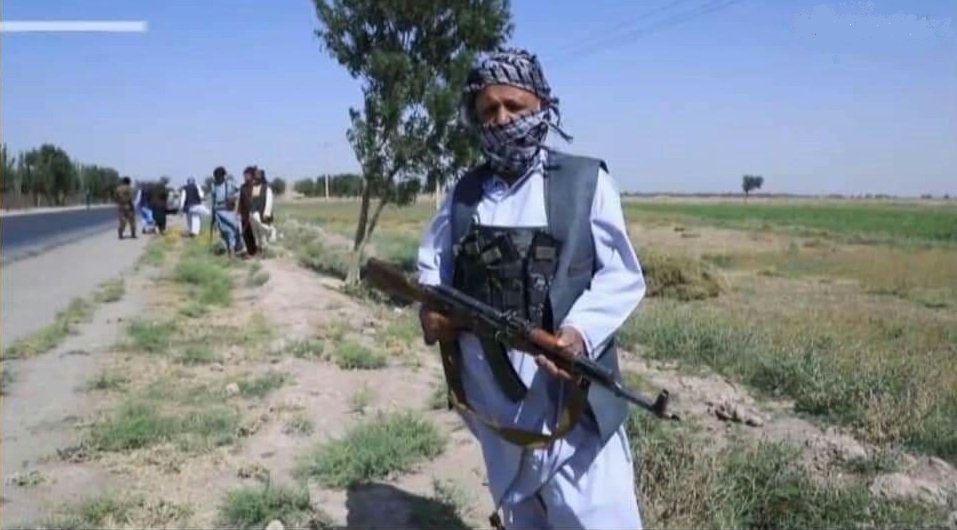 تصاویر: ایست های بازرسی نظامیان وابسته به &laquo;اسماعیل خان&raquo; در هرات