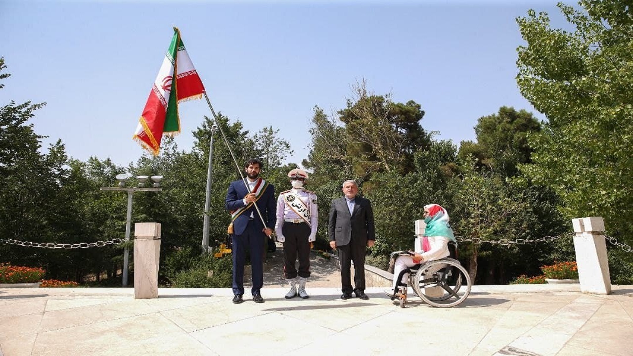 برگزاری مراسم جابه جایی پرچم بین پرچمداران المپیک ۲۰۱۶ و ۲۰۲۰