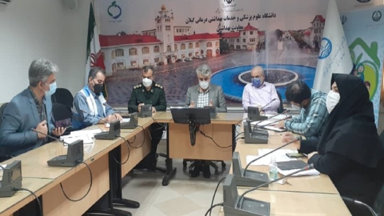 همکاری سپاه و بسیج گیلان در سرعت بخشی فرآیند واکسیناسیون کرونا