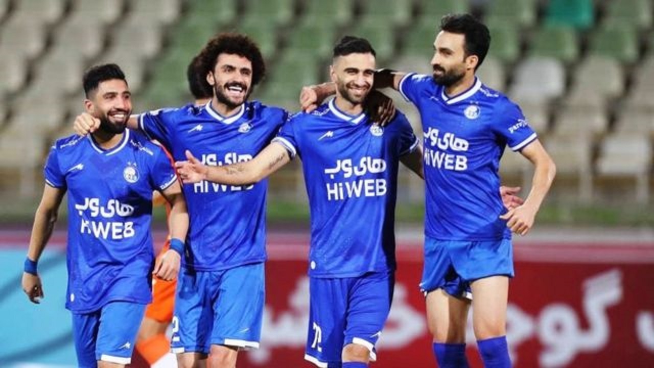 اردوی استقلالی‌ها قبل از برگزاری دربی ۹۶
