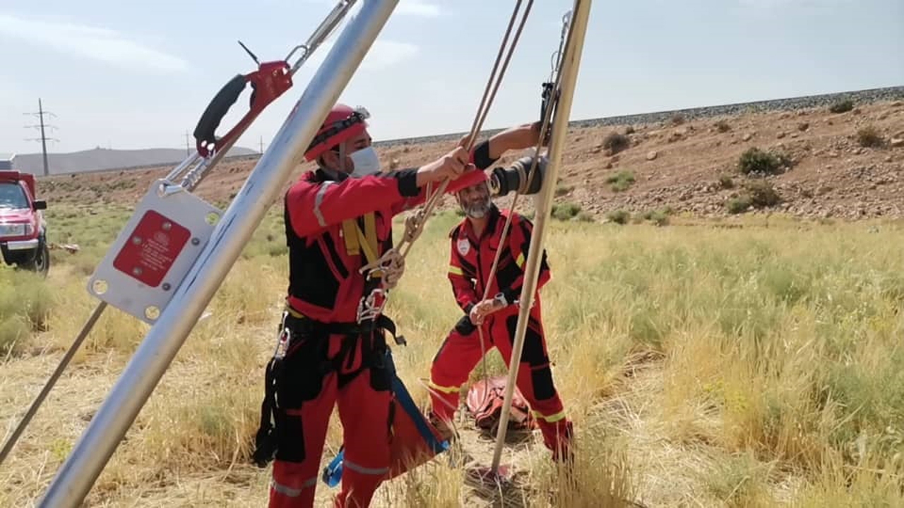 نجات گوسفند از داخل چاه
