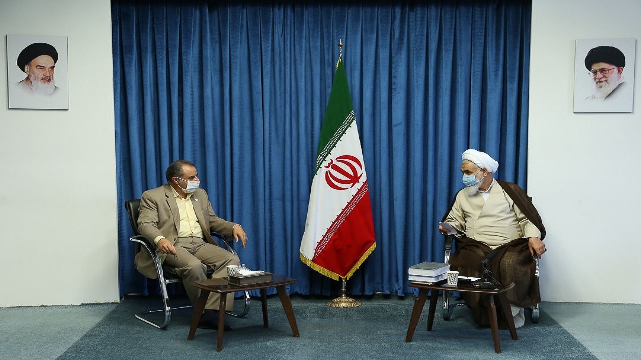 پذیرش نسخه‌های غربی در تربیت جوانان، خودتحقیری است