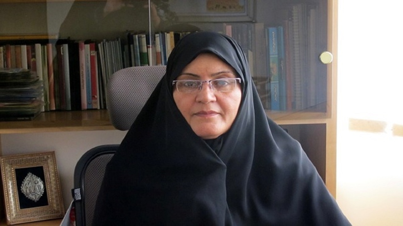 ترویج سبک زندگی اسلامی با تکریم خانواده شهداء میسر می شود