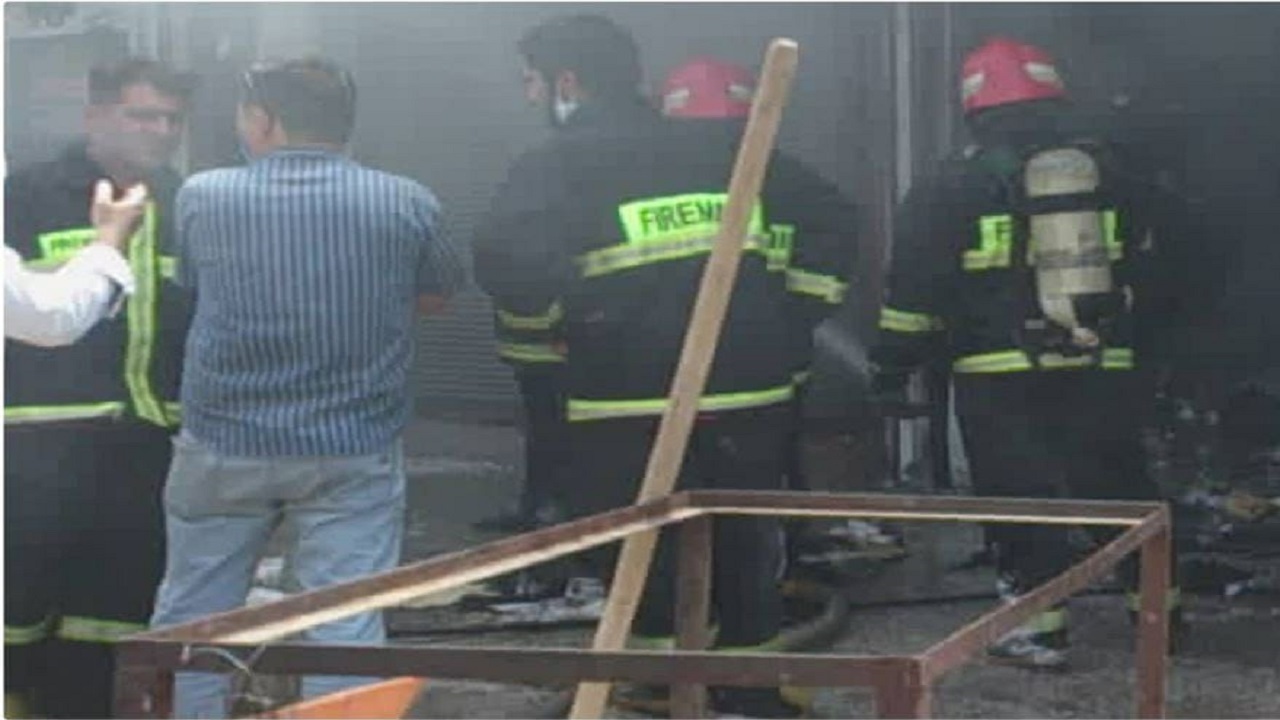 مهار آتش سوزی فروشگاه مواد غذایی در دزفول