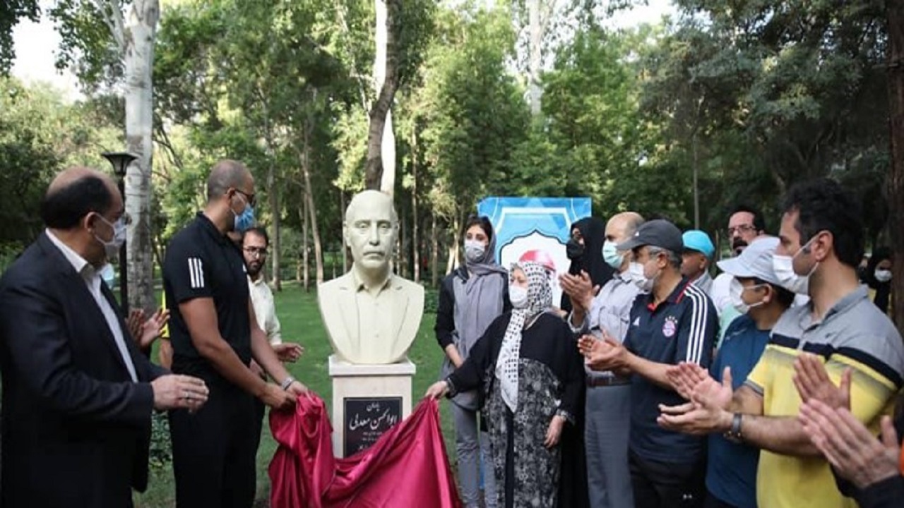 رونمایی از سردیس بنیانگذار ورزش همگانی و صبحگاهی کشور در مشهد