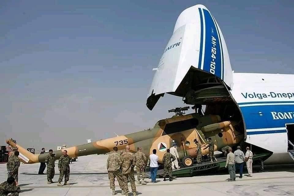 آمریکا ۷ فروند چرخبال جنگی به دولت افغانستان تحویل داد