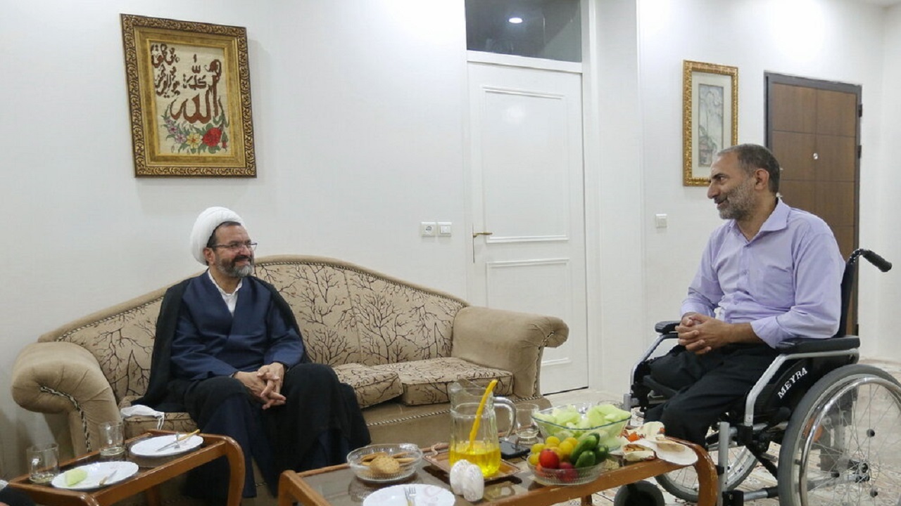 آیت الله اعرافی از جانبازان دوران دفاع مقدس است/ با ایشان در یک اتاق بستری بودیم