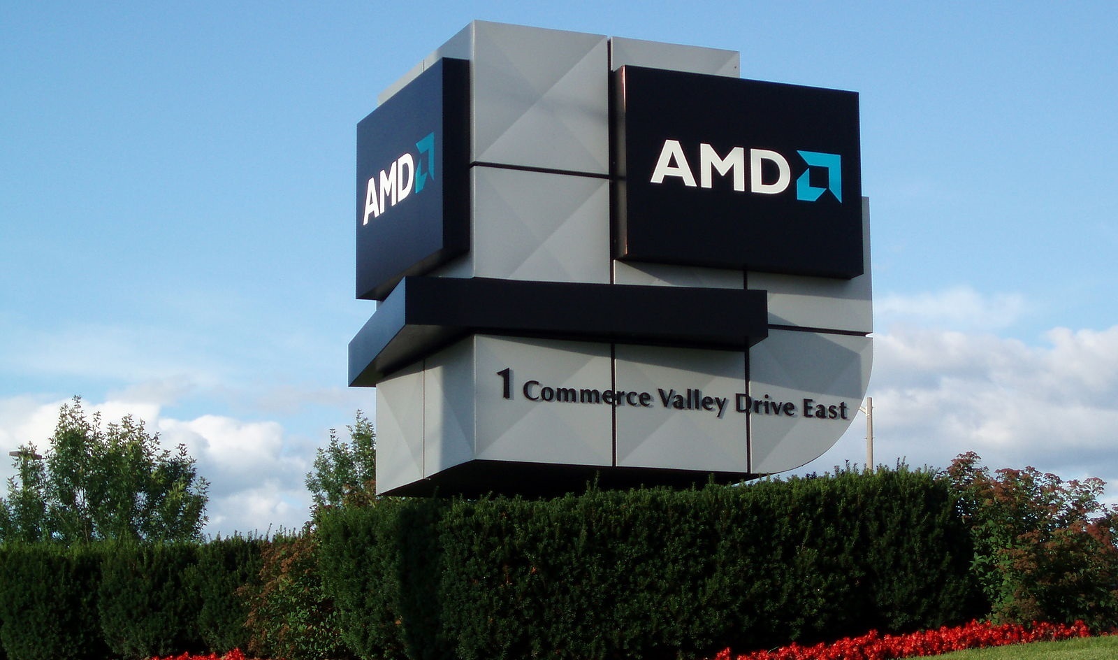 اینتل در تلاش است شرکت تراشه سازی AMD را ۳۰ میلیارد دلار بخرد