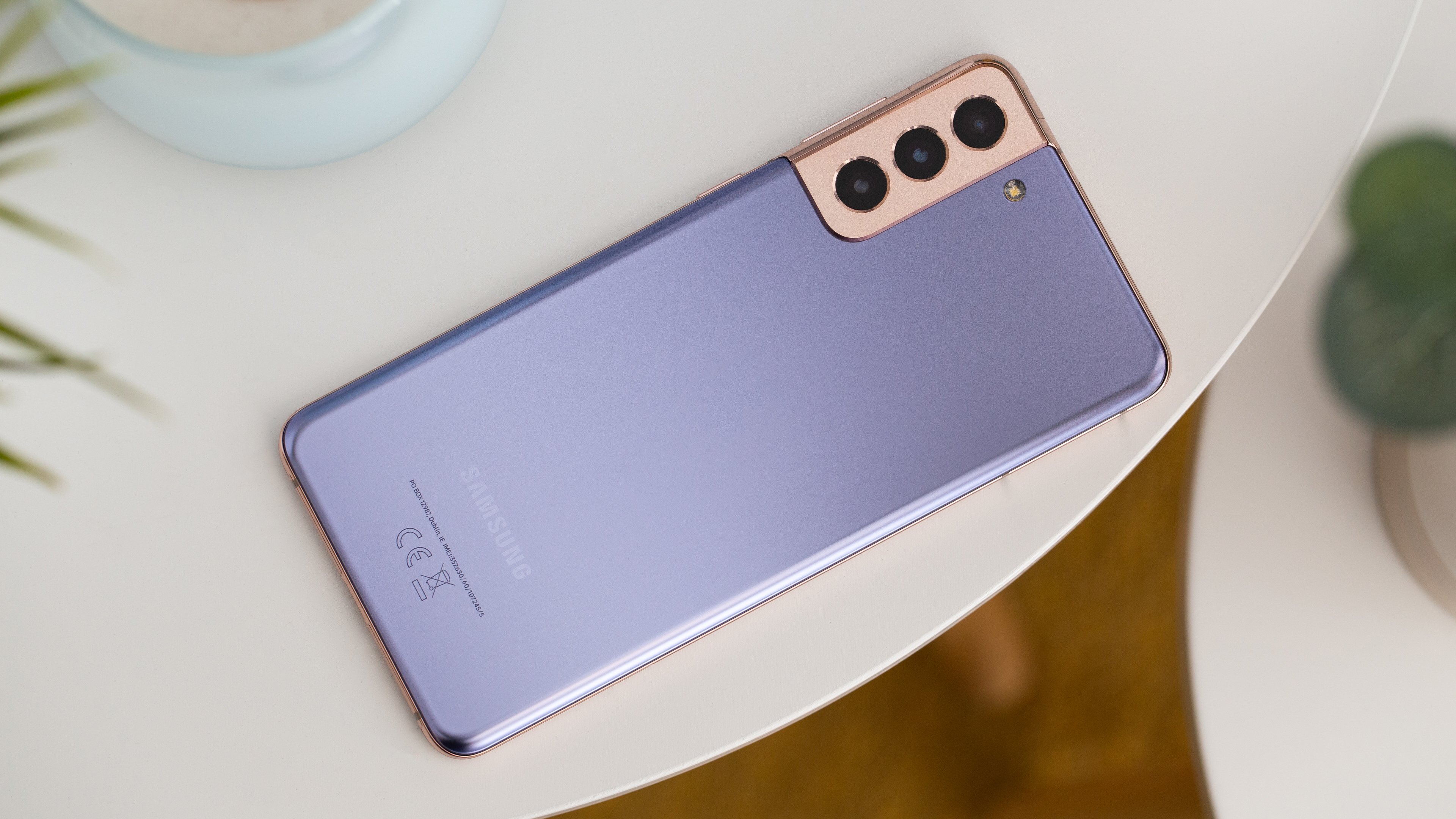 احتمال معرفی گوشی Galaxy S22 با شارژ سریع ۴۵ یا ۶۵ واتی