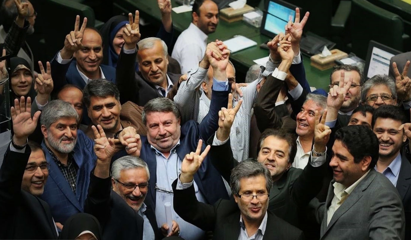 داستان کوتاه نهادی اجماعساز که خیلی زود از عرش به فرش رسید داستان کوتاه نهادی اجماعساز که خیلی زود از عرش به فرش رسید