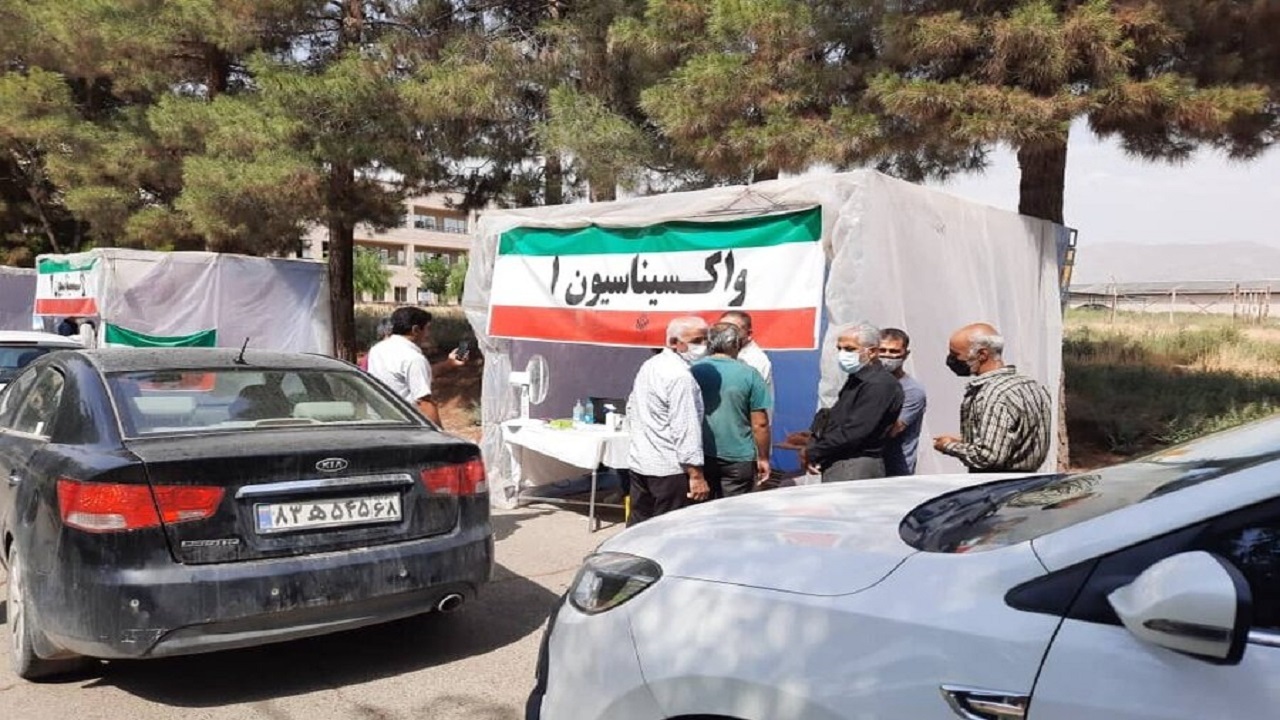 واکسن کرونا به رانندگان تاکسی کرج تزریق می‌شود