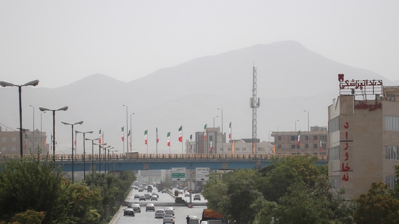 حرکت بدون توقف قطار آلودگی در اراک و شازند