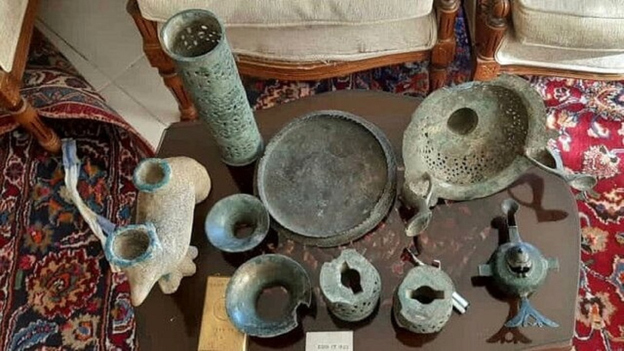 جام نقره‌ای یک هزار ساله در سمنان کشف شد