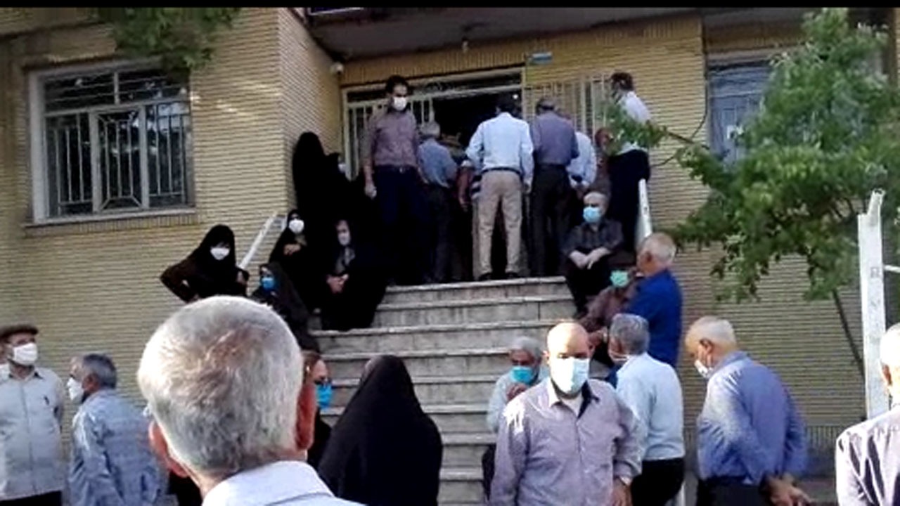 جولان ویروس کرونا در مرکز واکسیناسیون نهاوند + فیلم
