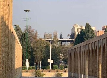 سازه&zwnj;هایی غیرقانونی در حریم بصری یادگار&zwnj;های تاریخی؛ بنا&zwnj;هایی نوین که با تاریخ سر جنگ دارند