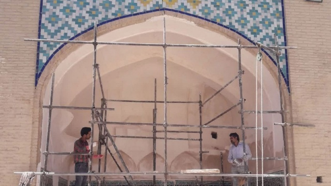 آغاز مرمت و بازسازی سردر تاریخی امام‌ زادگان هفده تن گلپایگان