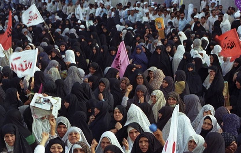 هتک حرمت به زوار ایرانی در حج ۳۴ سال پیش/ سعودی&zwnj;ها به بانوان هم رحم نکردند+عکس