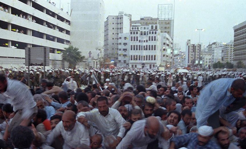 هتک حرمت به زوار ایرانی در حج ۳۴ سال پیش/ سعودی&zwnj;ها به بانوان هم رحم نکردند+عکس