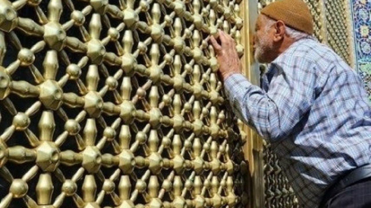 زیارت ضریح منور رضوی برای سالمندان تسهیل شد